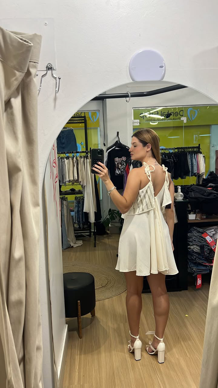 Vestido com detalhe em brilhos pratas e dourado