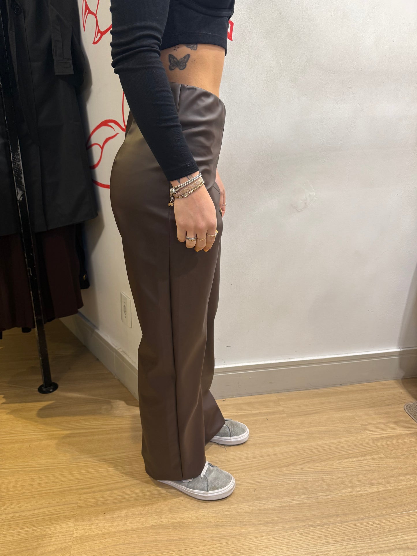 Calça corino sem botão