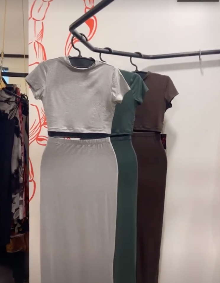 Conjunto de saia e cropped