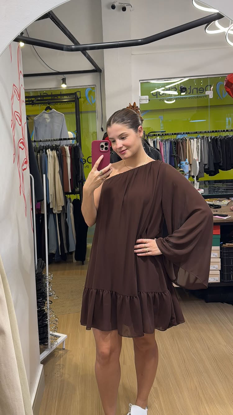 Vestido curto soltinho de tule