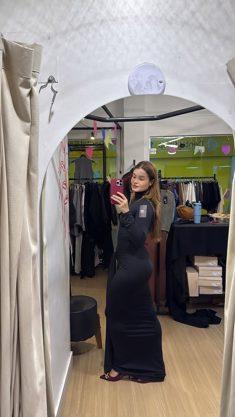 Vestido longo com amarração na parte da frente