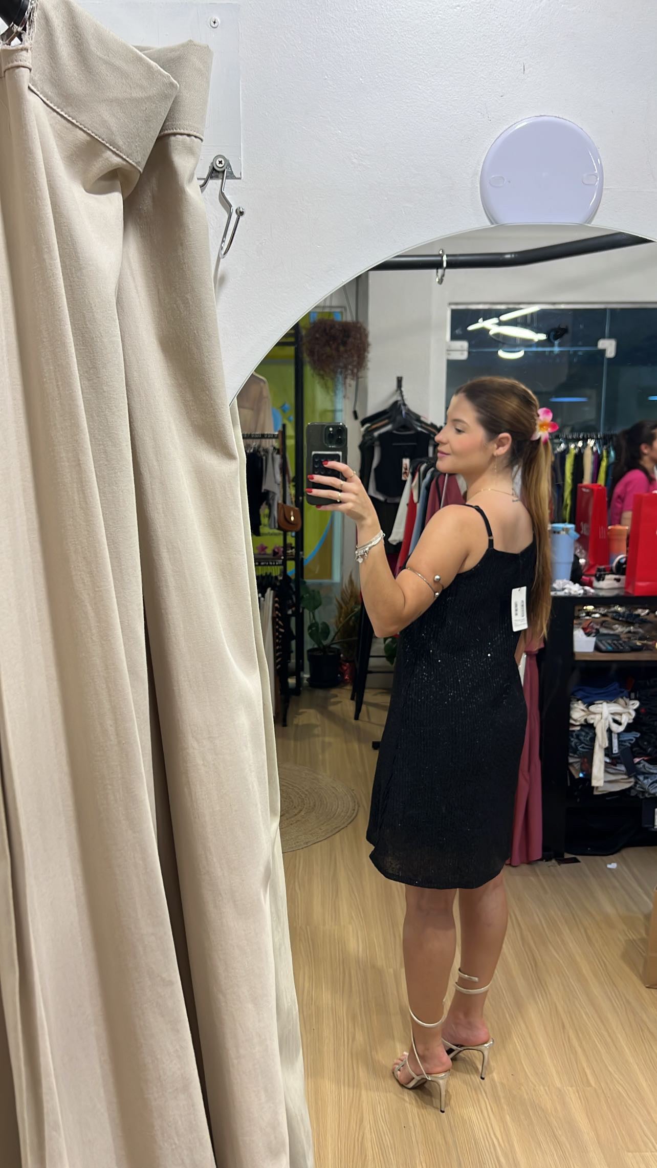 Vestido fluido de paetê