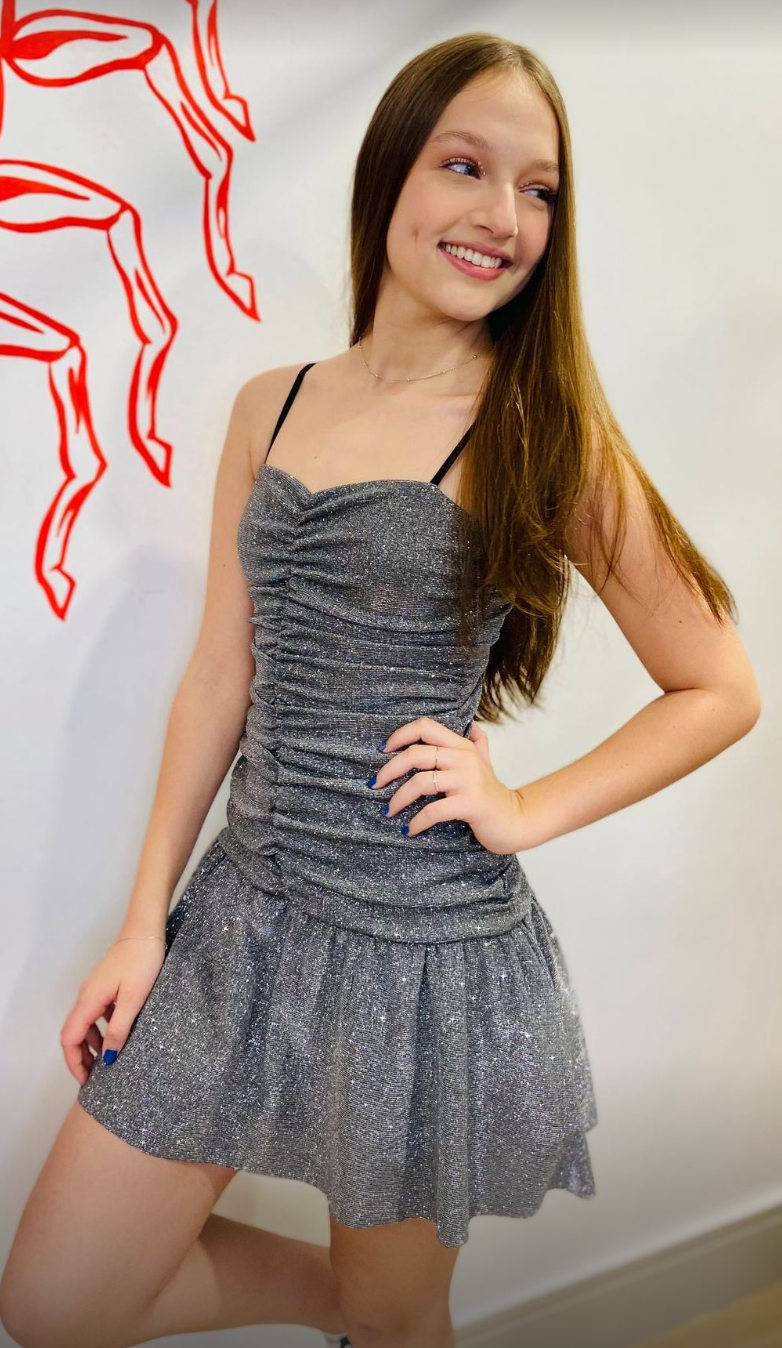 Vestido brilho com babados