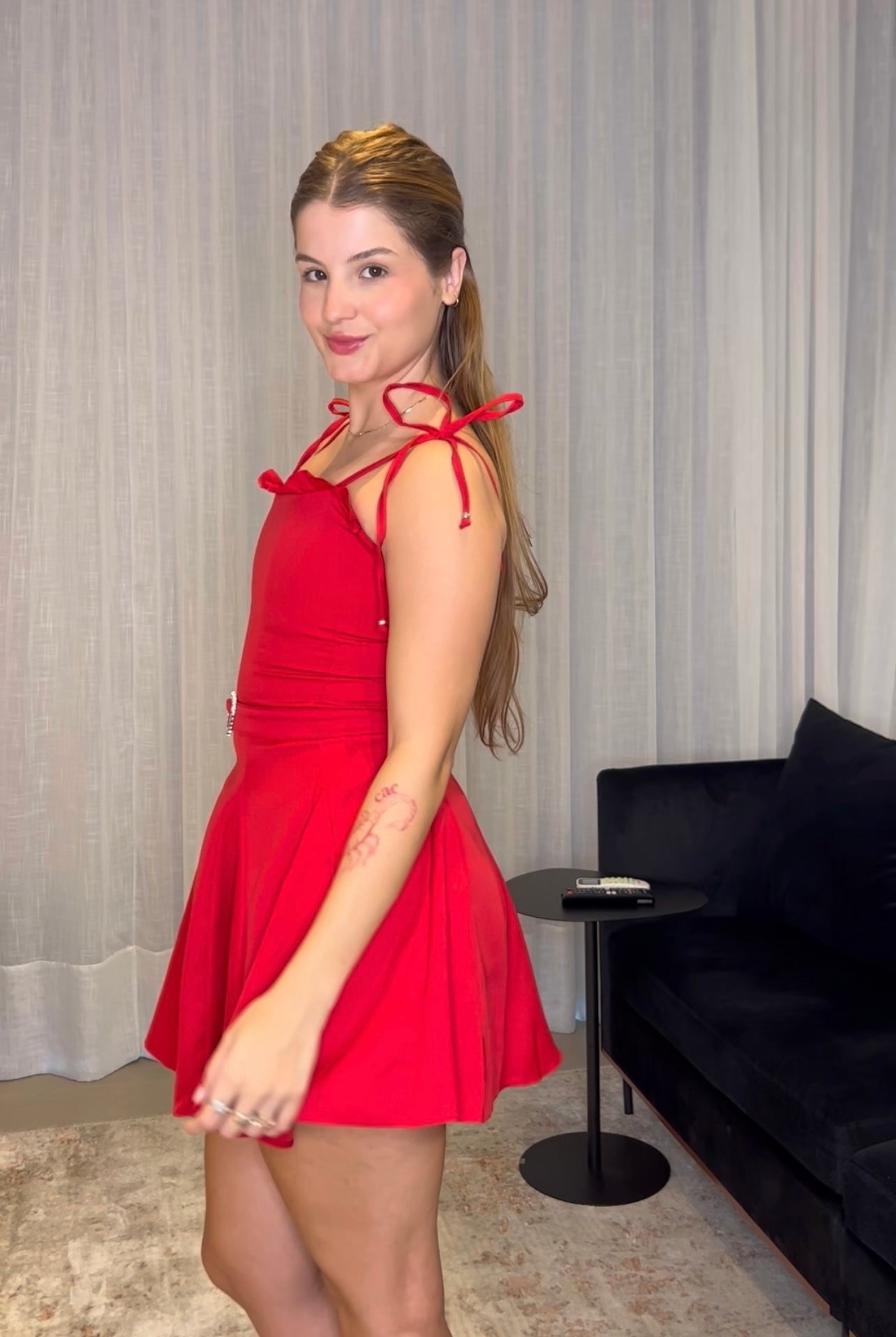 Vestido com babados e cinto