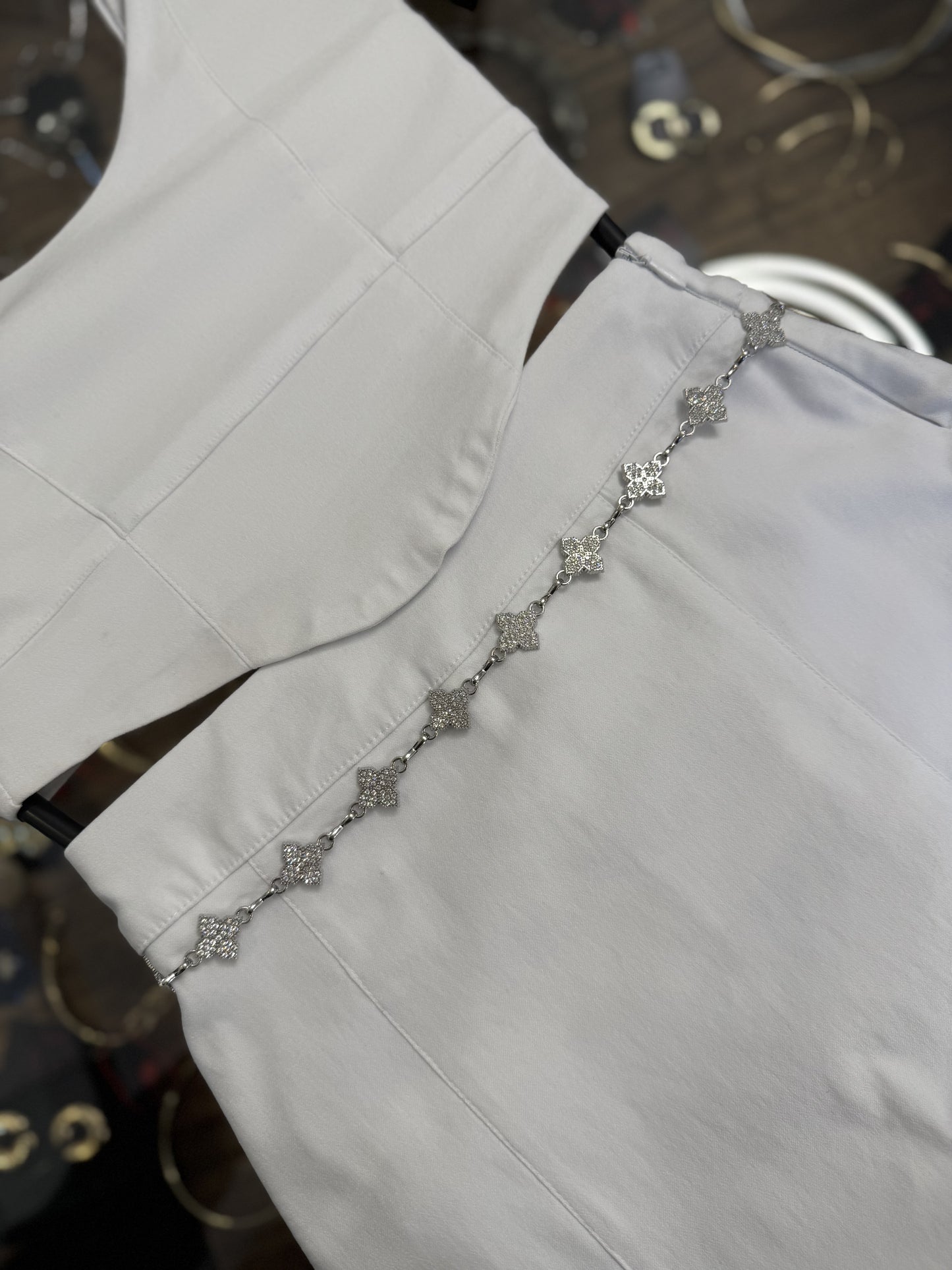 Cinto prata detalhes em strass