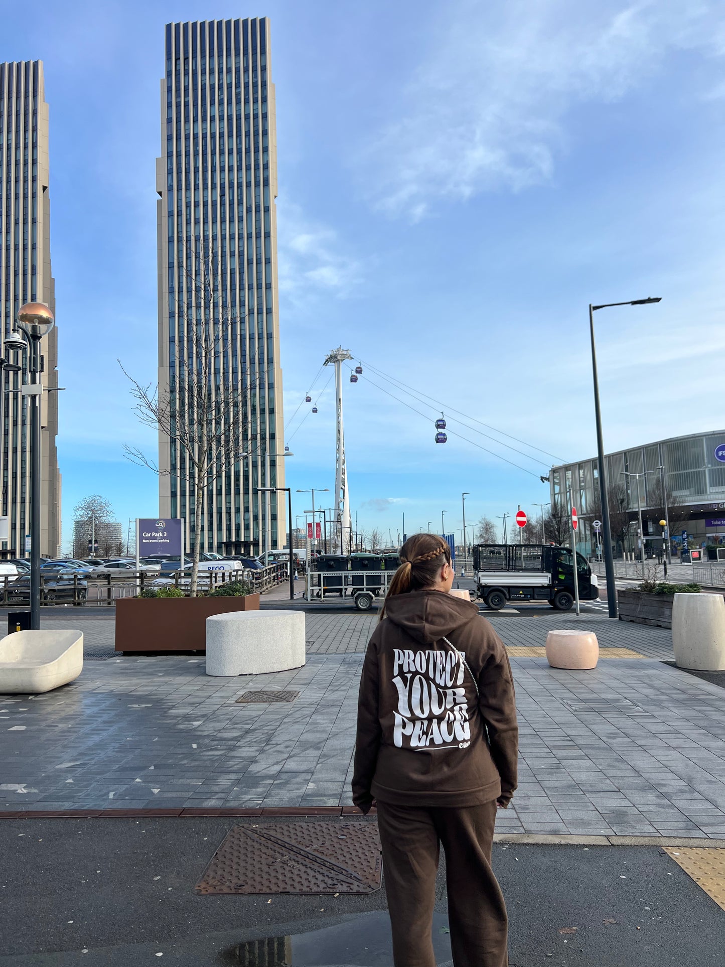 Moletom protect your peace marrom