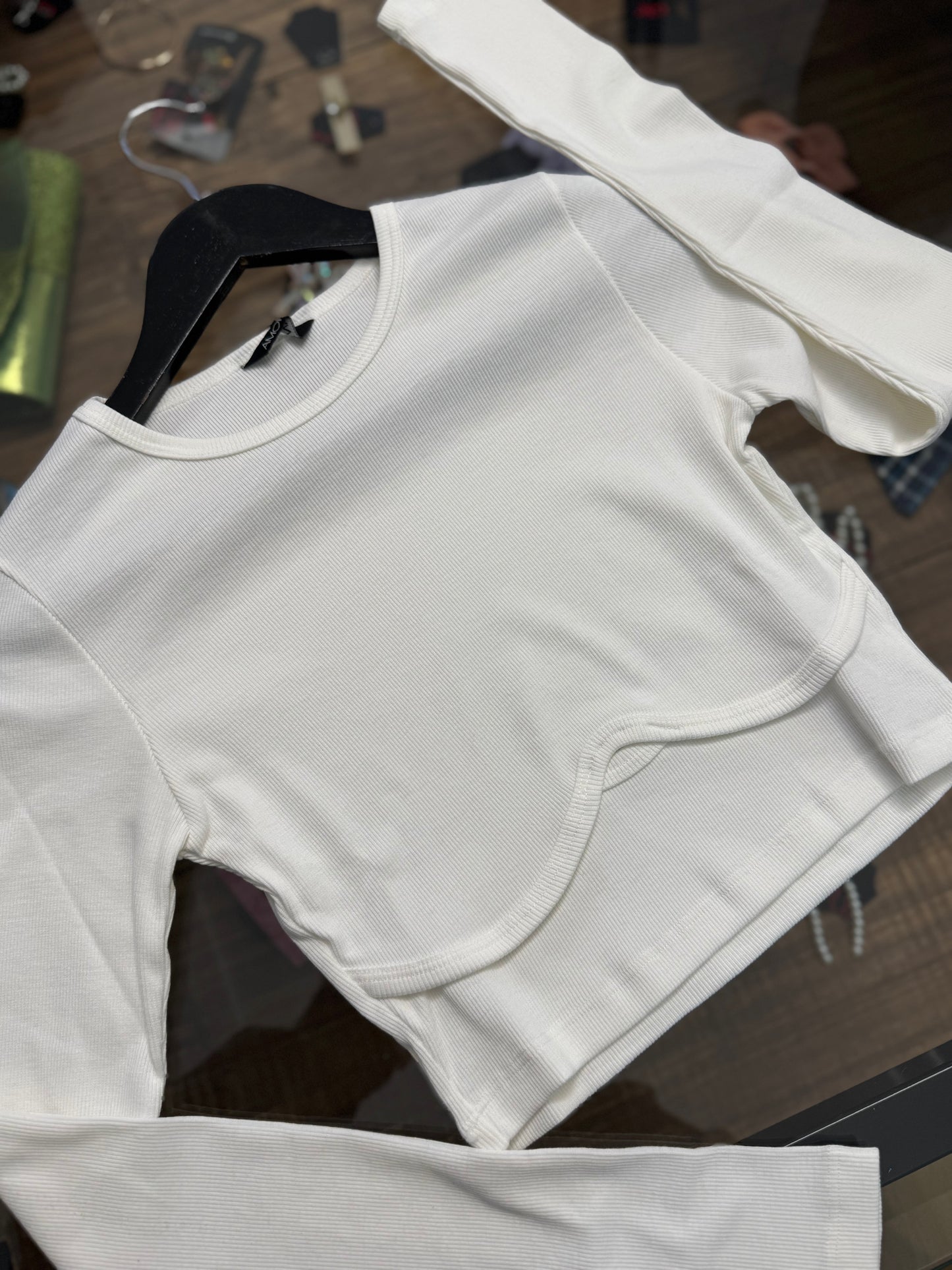 Cropped manga longa com detalhe