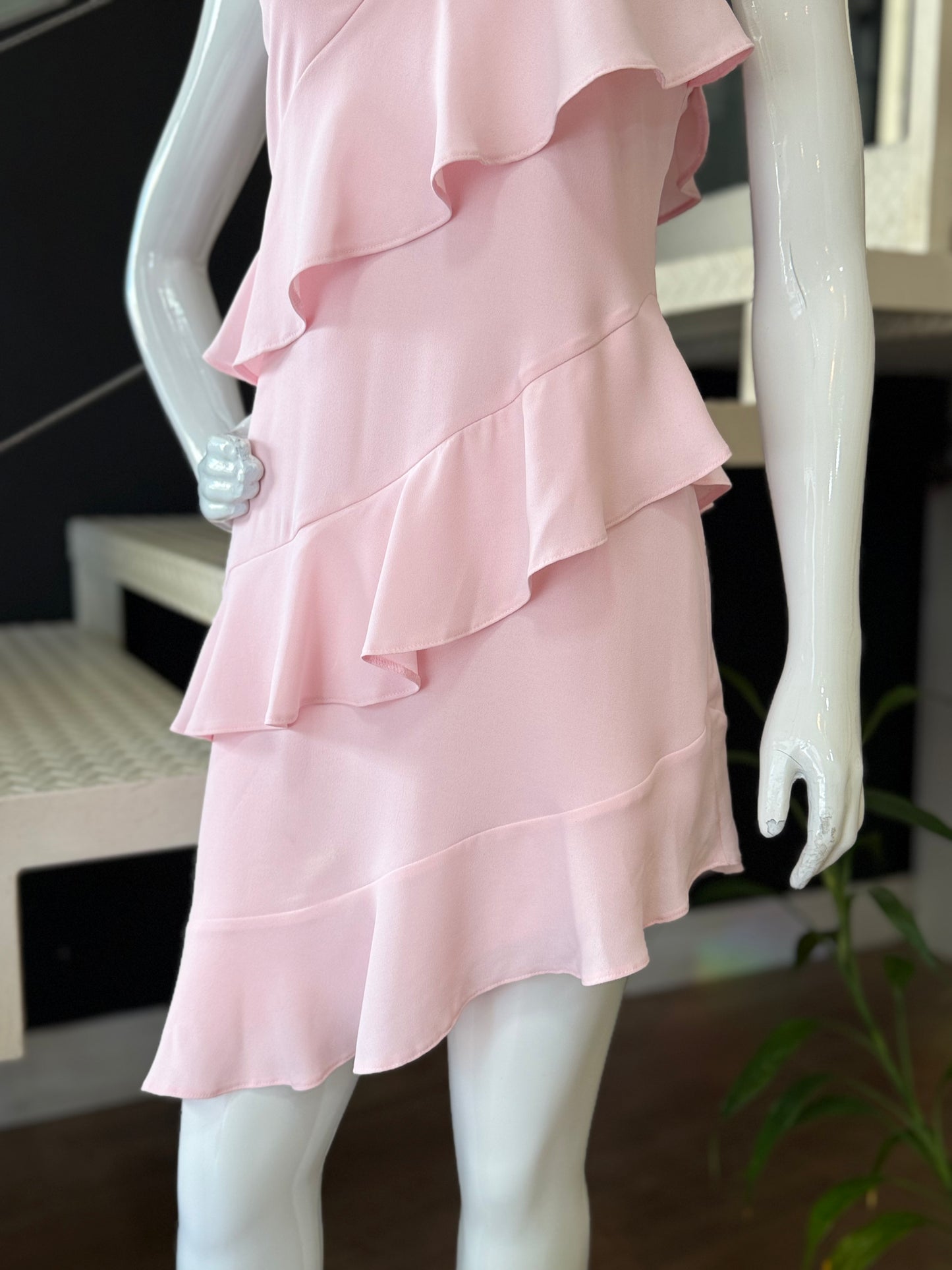 Vestido Rosa com Babados Assimétricos