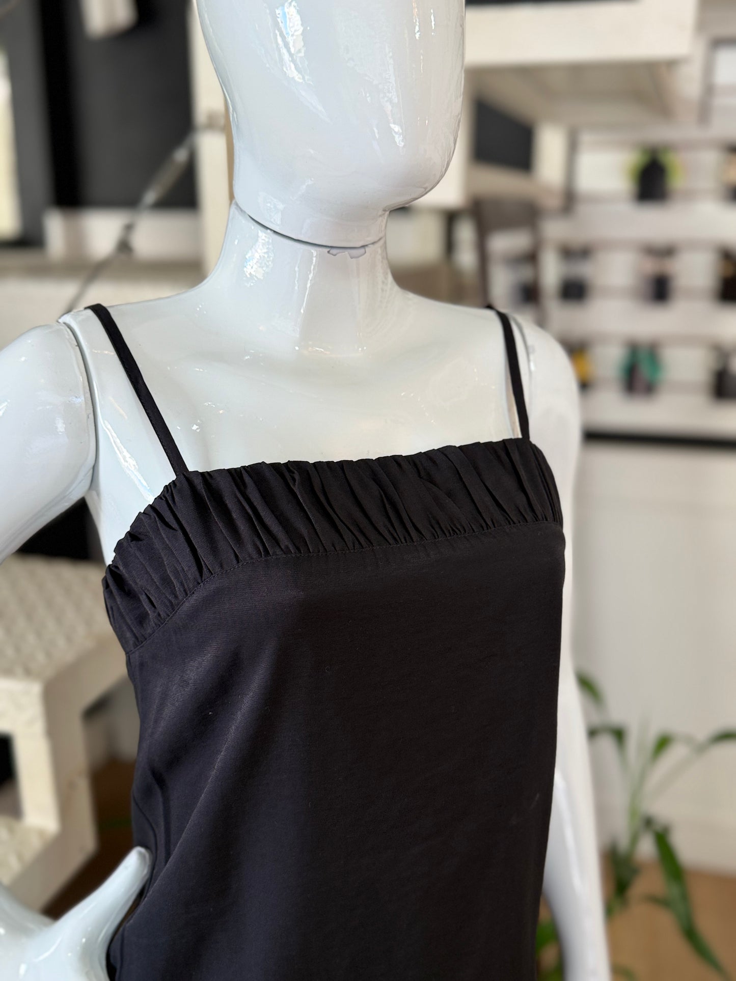 Vestido Preto Curto com Alças Finas