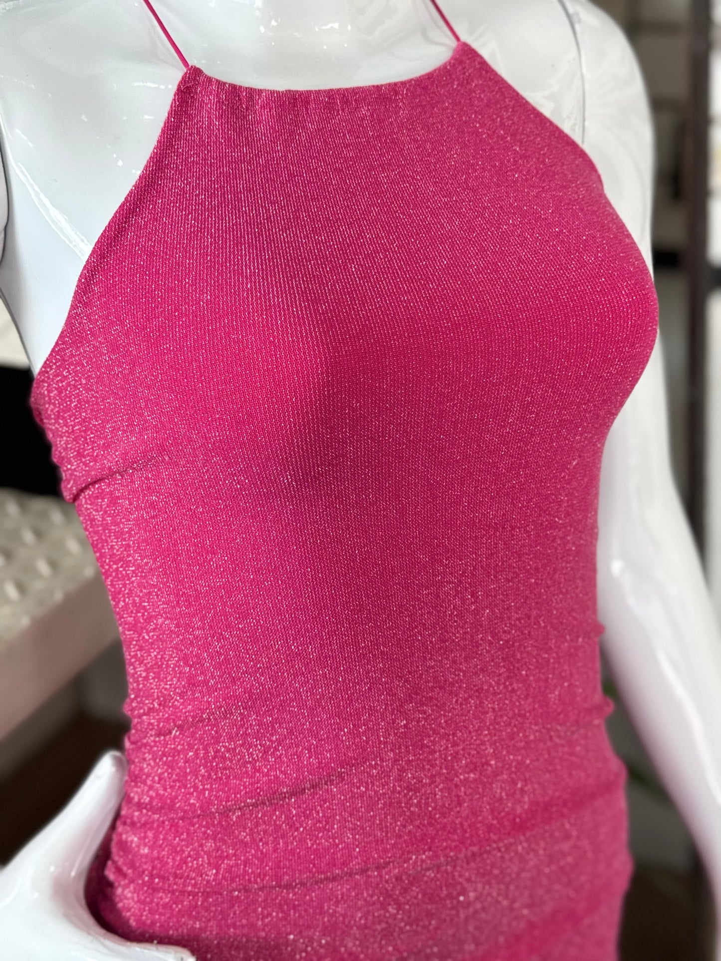 Vestido Pink com Brilho e Costas Abertas