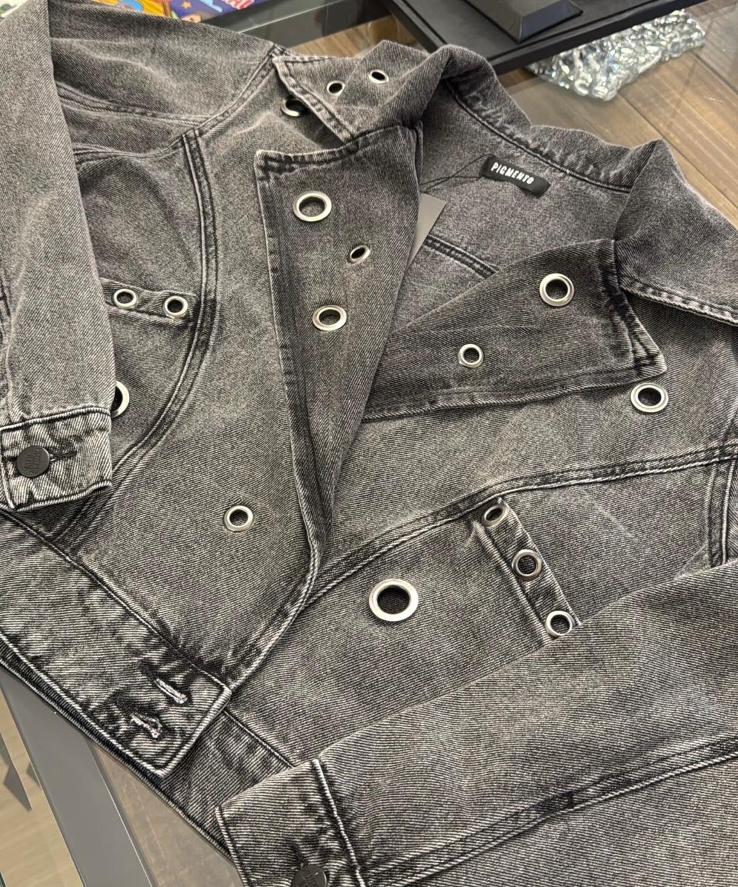 Jaqueta Jeans Preta Estonada com Ilhós