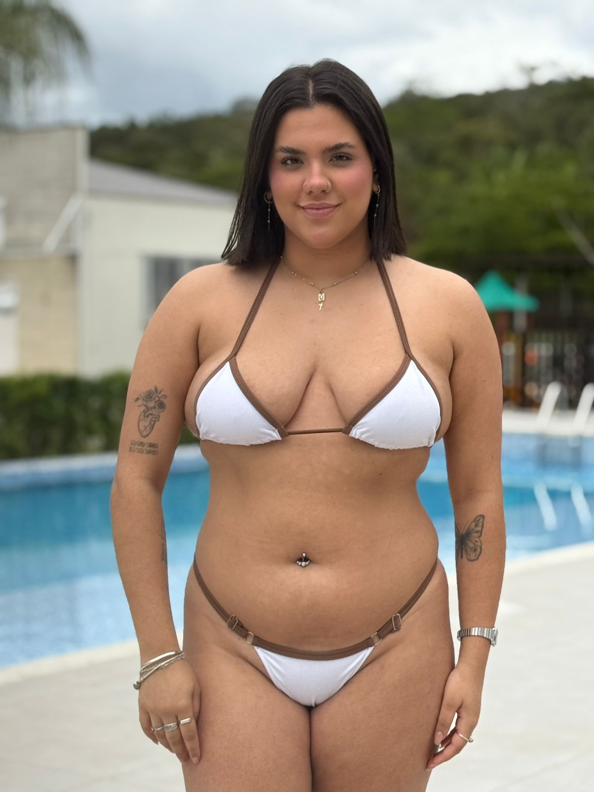 Biquíni Cortininha Branco com detalhes Marrom