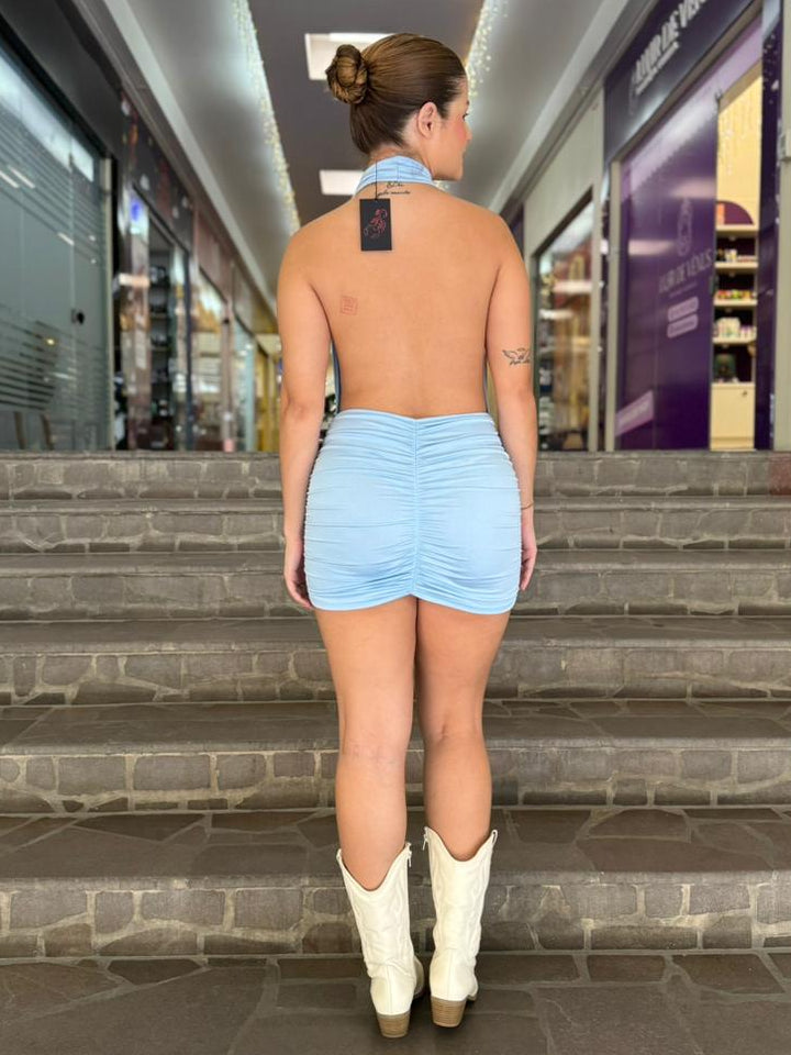 Vestido gola boba com decote nas costas