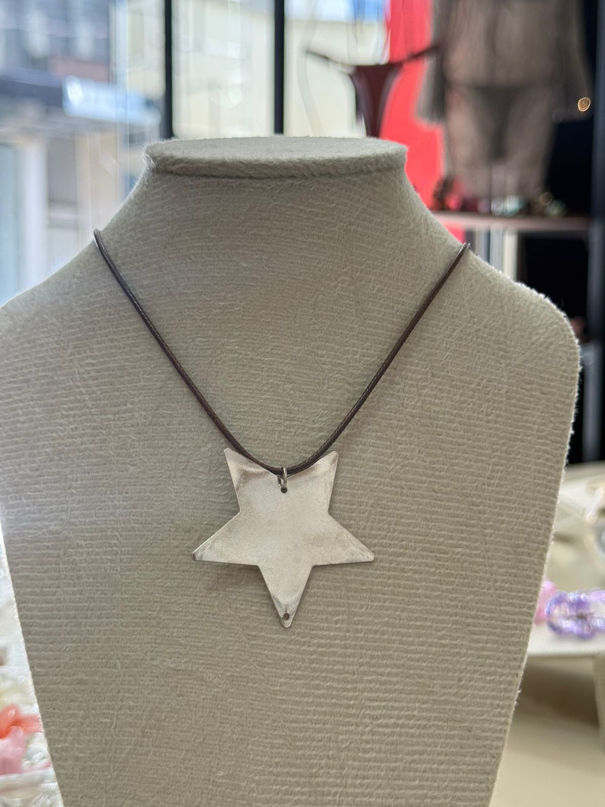 Colar estrela prateada