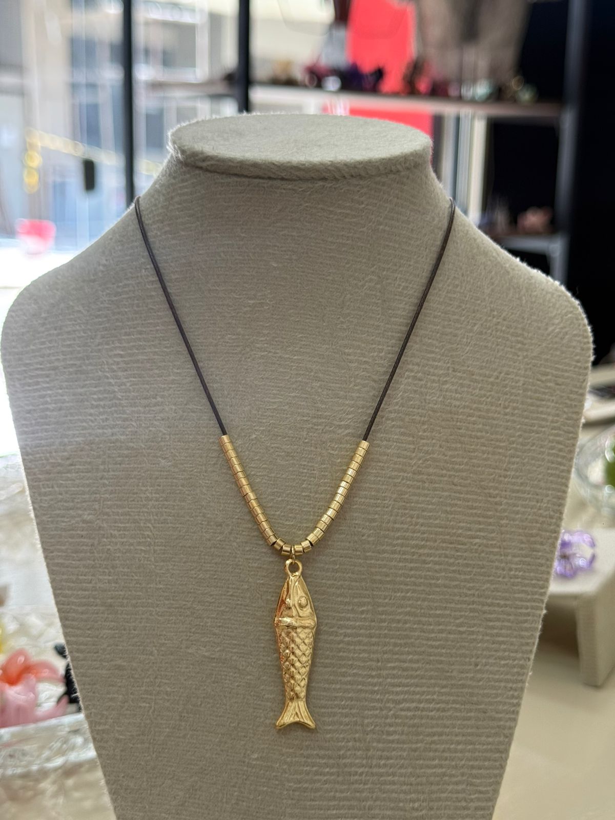 Colar pingente de peixe dourado