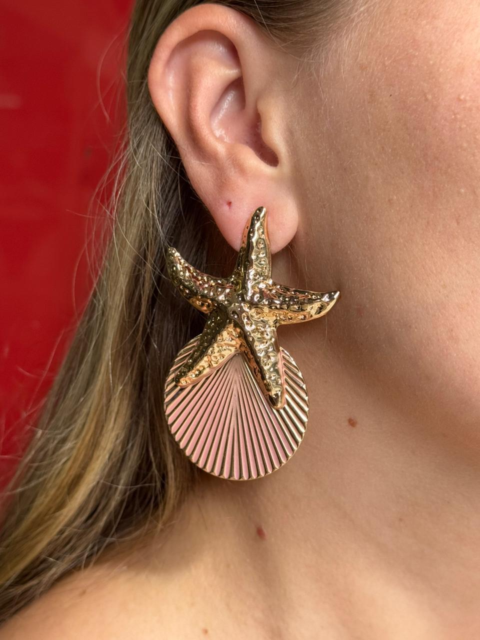 Brinco Estrela-do-Mar com Concha Dourada