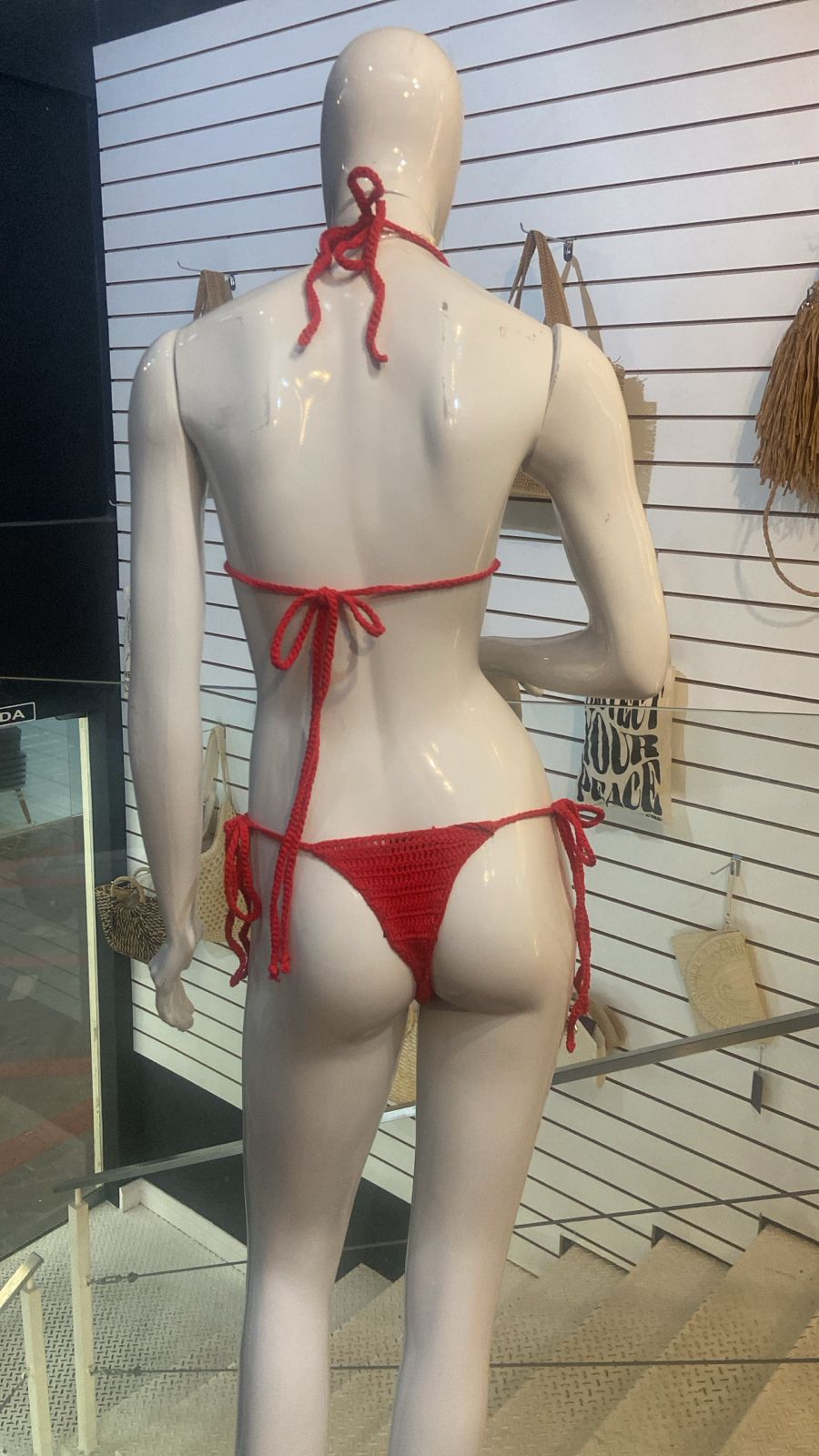 Biquíni de Crochê Vermelho – Top Triângulo + Calcinha Ajustável