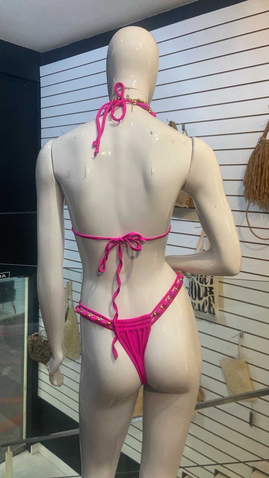 Biquíni Pink Luxo com Esferas Douradas