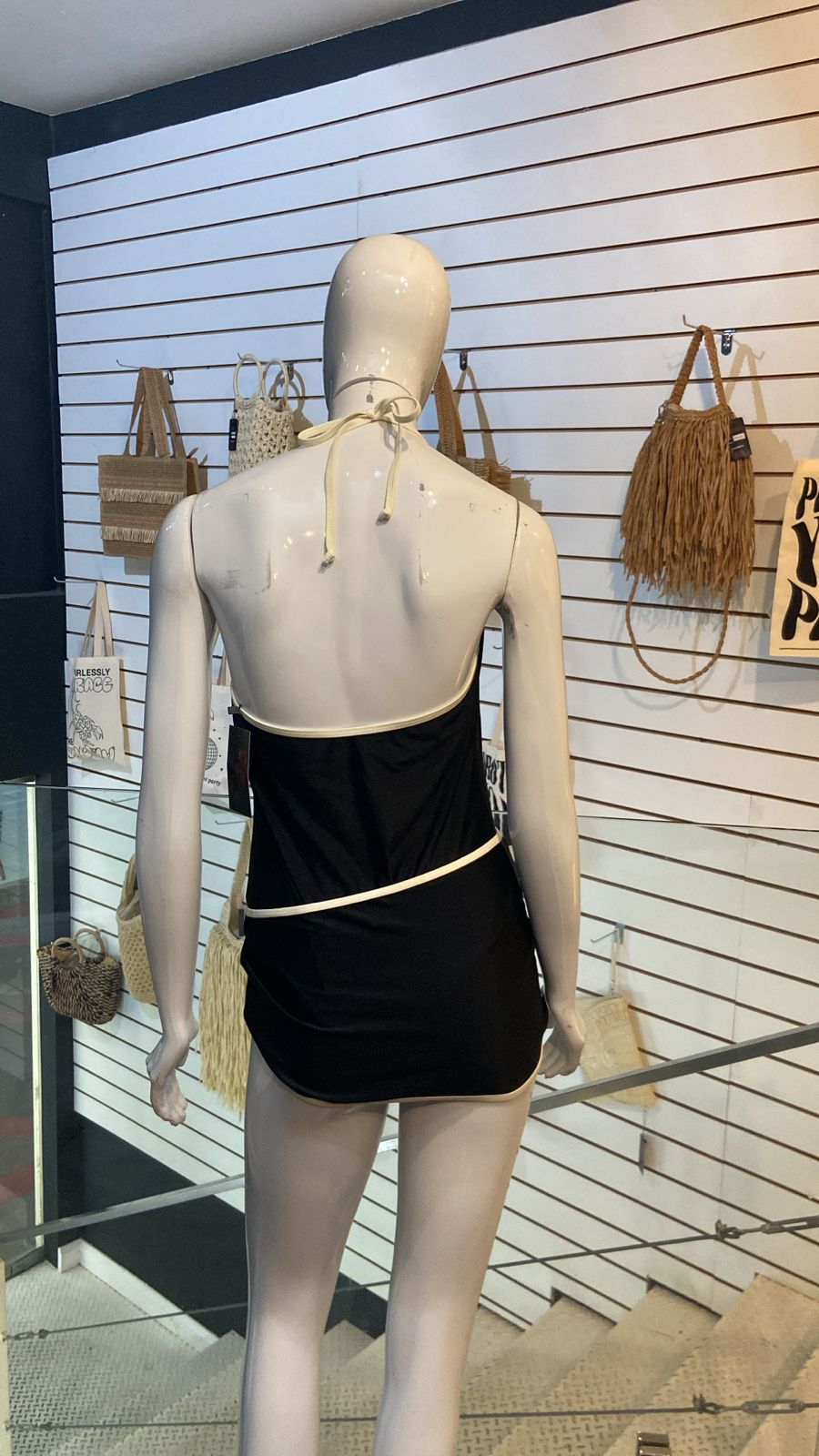 Conjunto Maiô + Pareô Preto com Acabamento Off