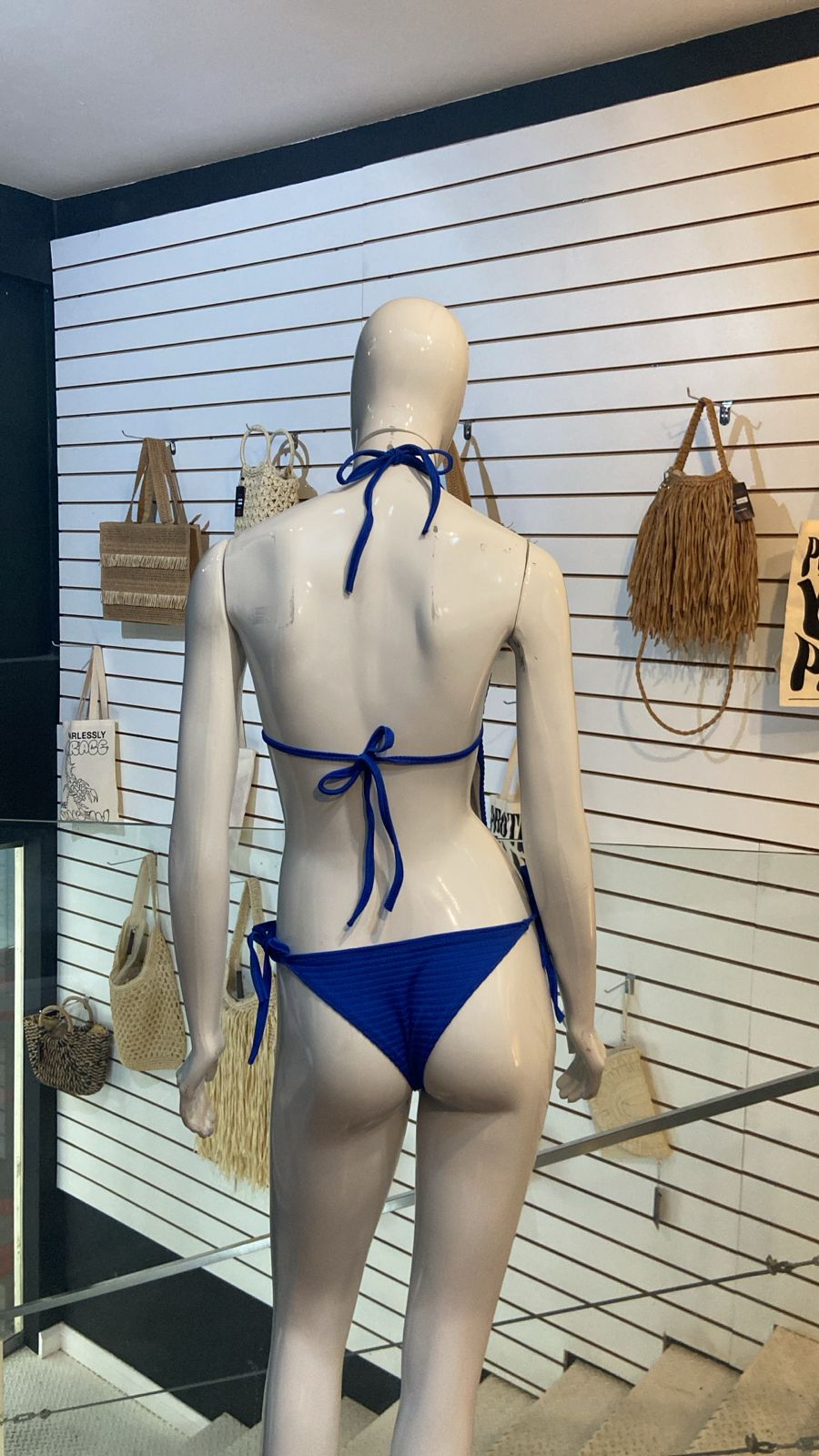 Maiô Azul Canelado com Concha Dourada