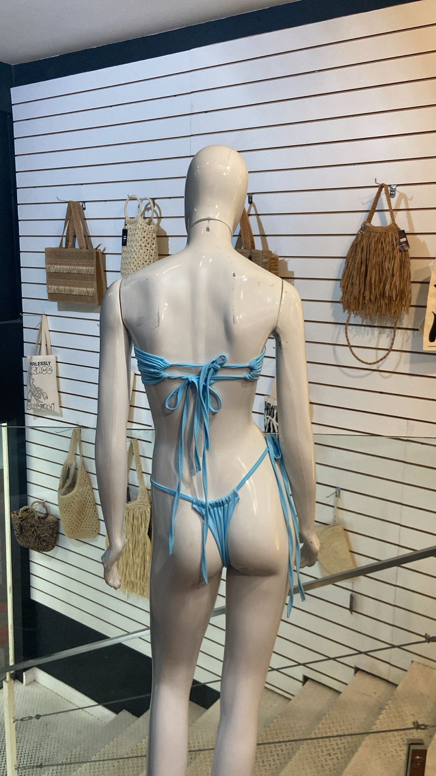 Biquíni Azul Bebê com Detalhe Dourado