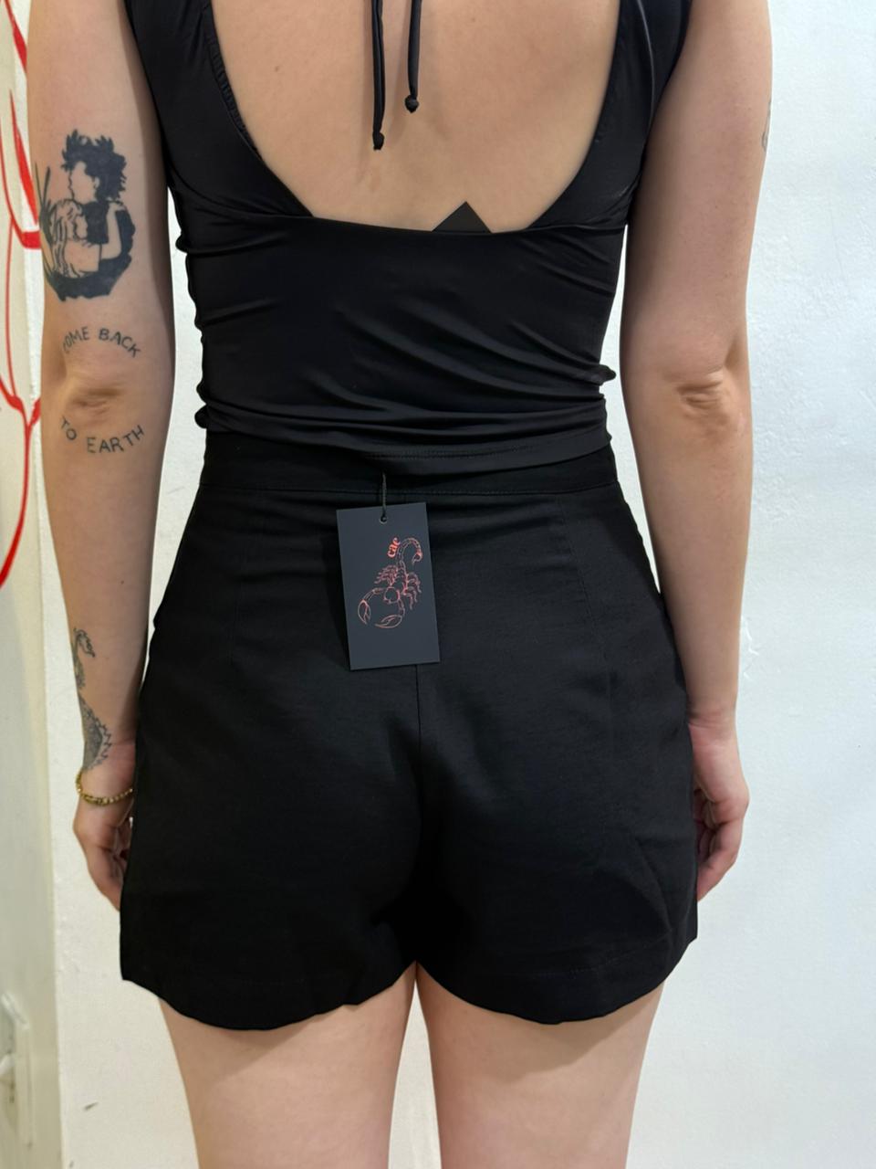 Shorts Saia Preto de Alfaiataria