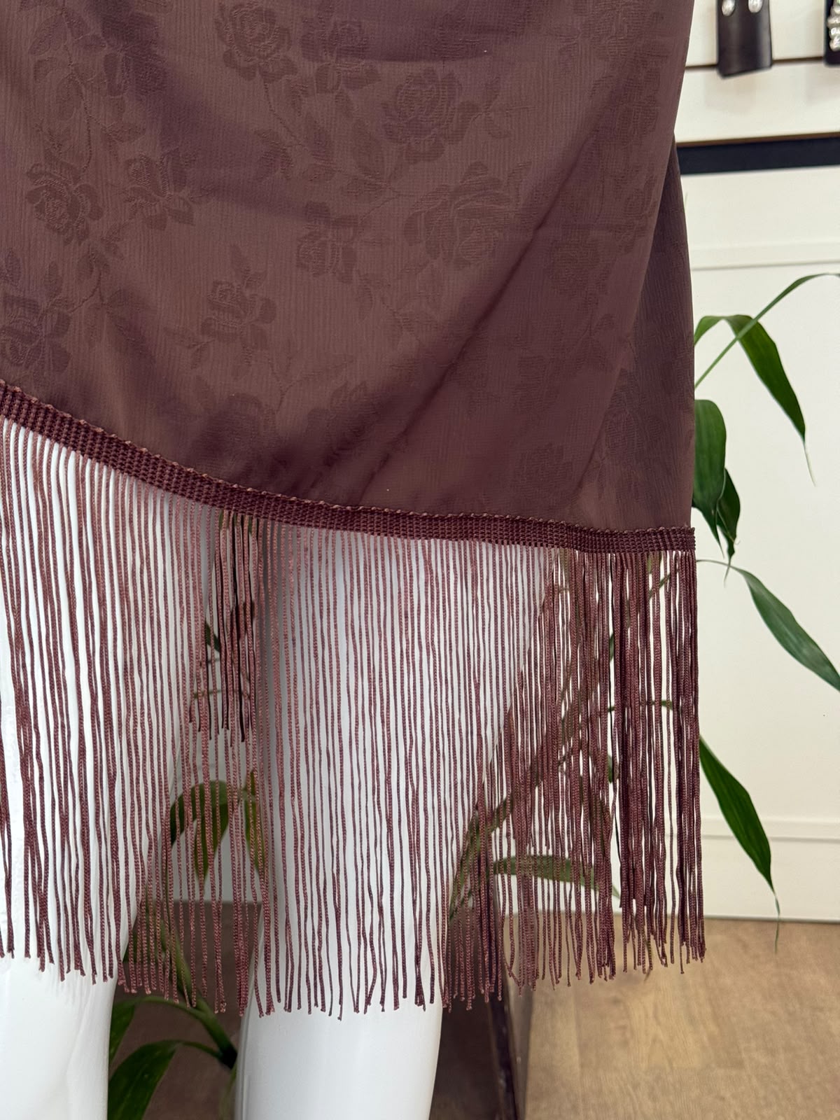 Vestido Marrom Midi com Franjas