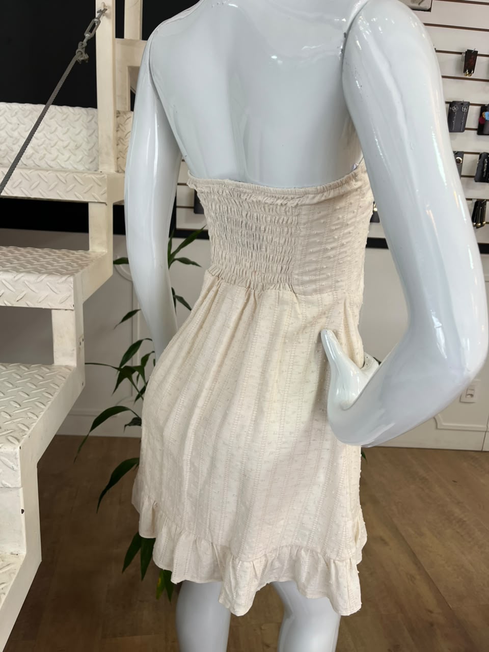 Vestido Areia Tomara que Caia com Babado