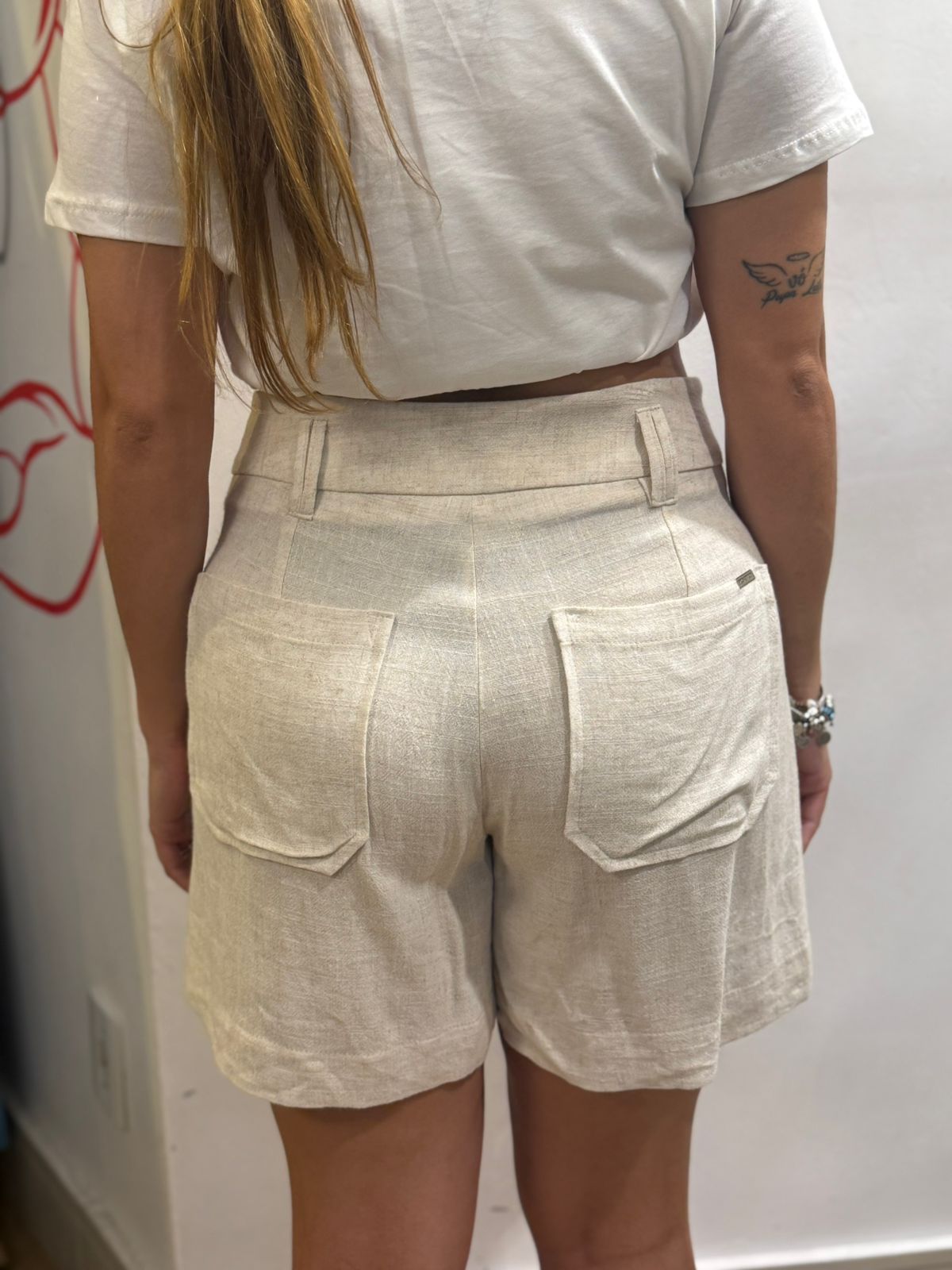 Shorts de linho com detalhe nos bolsos