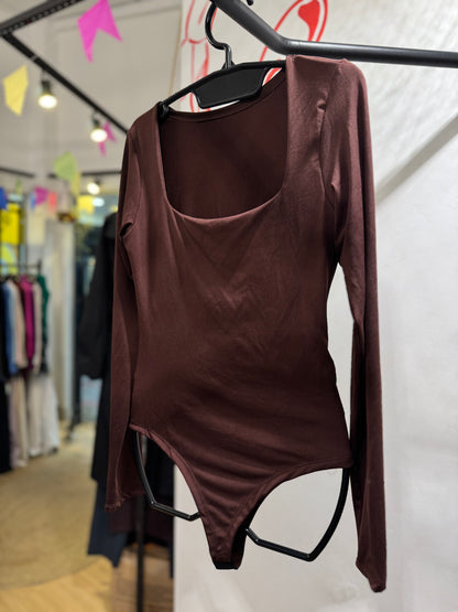 Body manga longa recorte quadrado