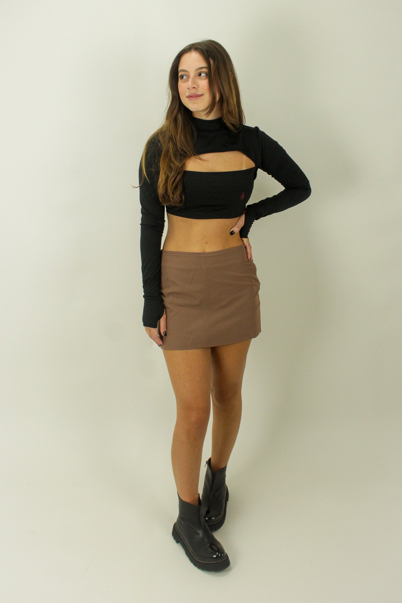 Cropped manga longa com recorte