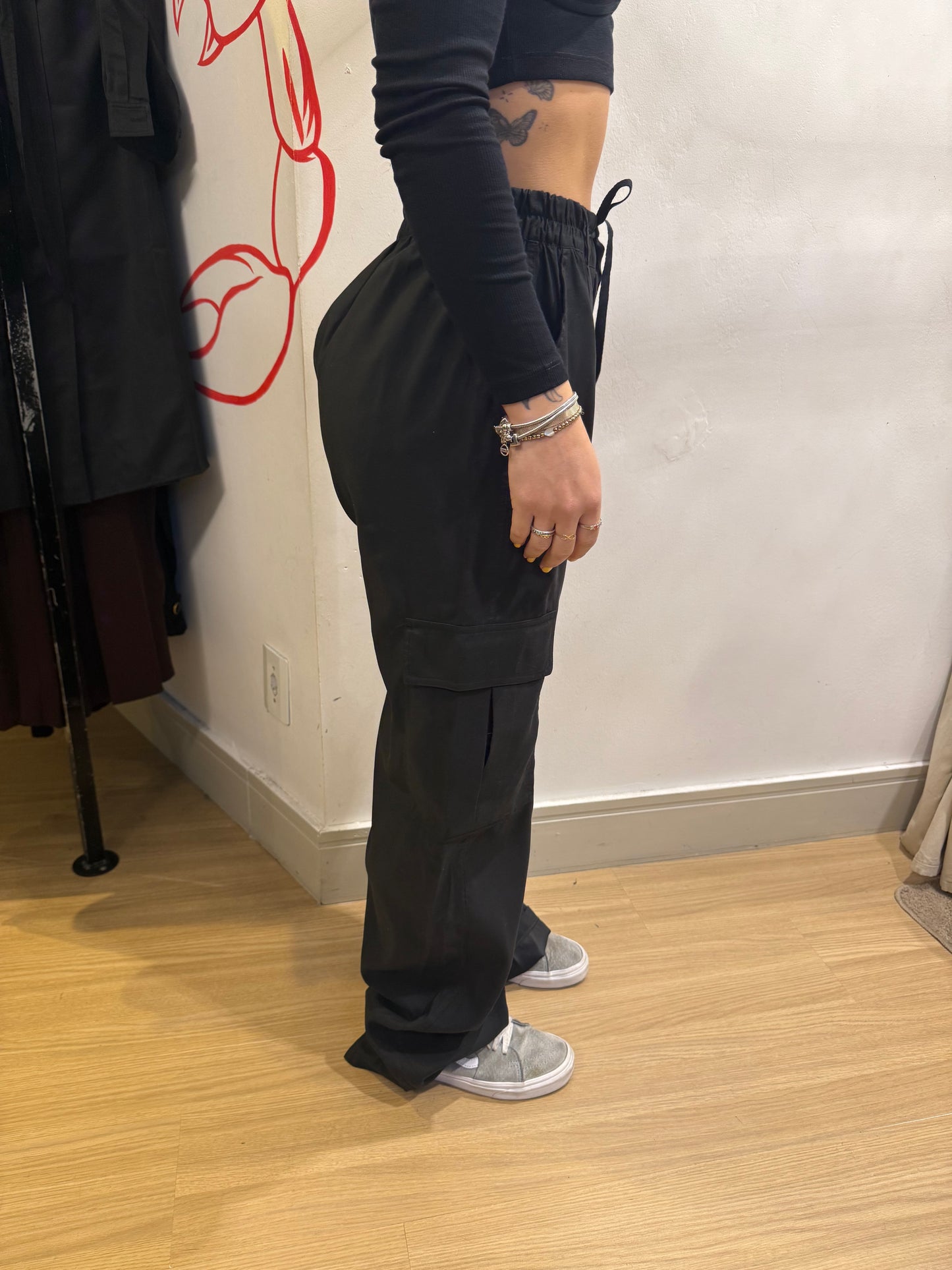 Calça cargo com cordão