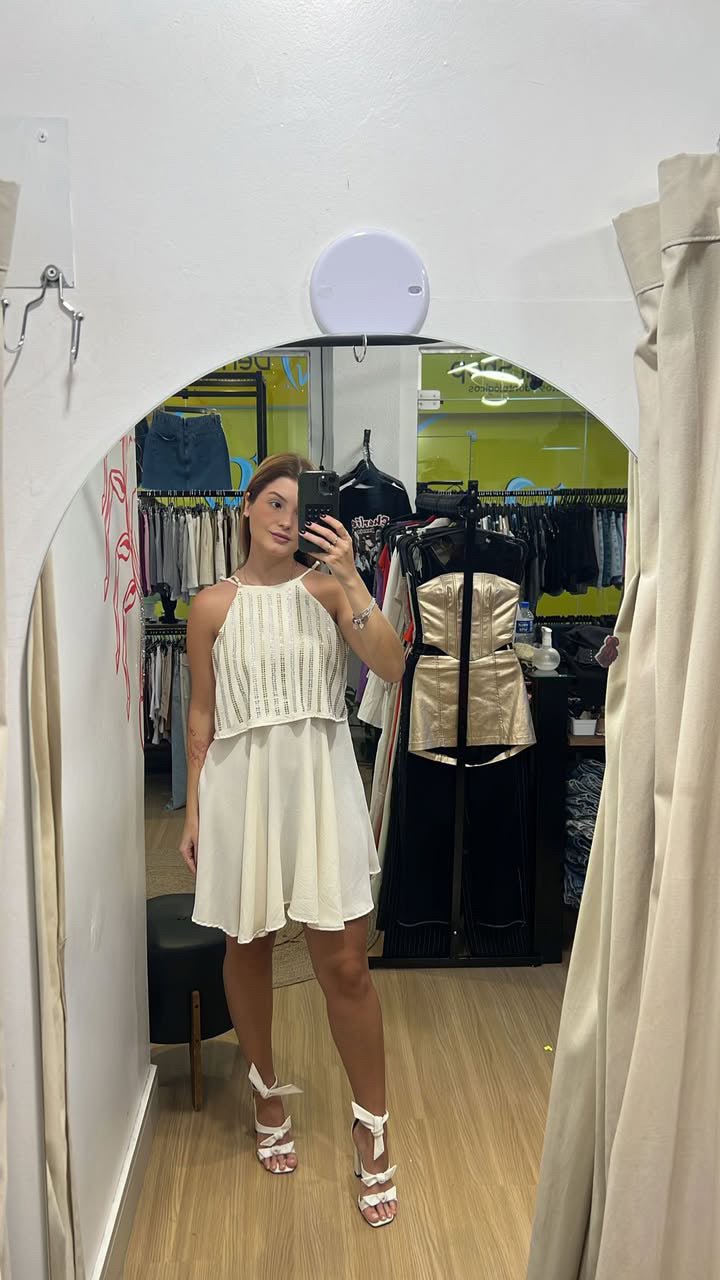 Vestido com detalhe em brilhos pratas e dourado