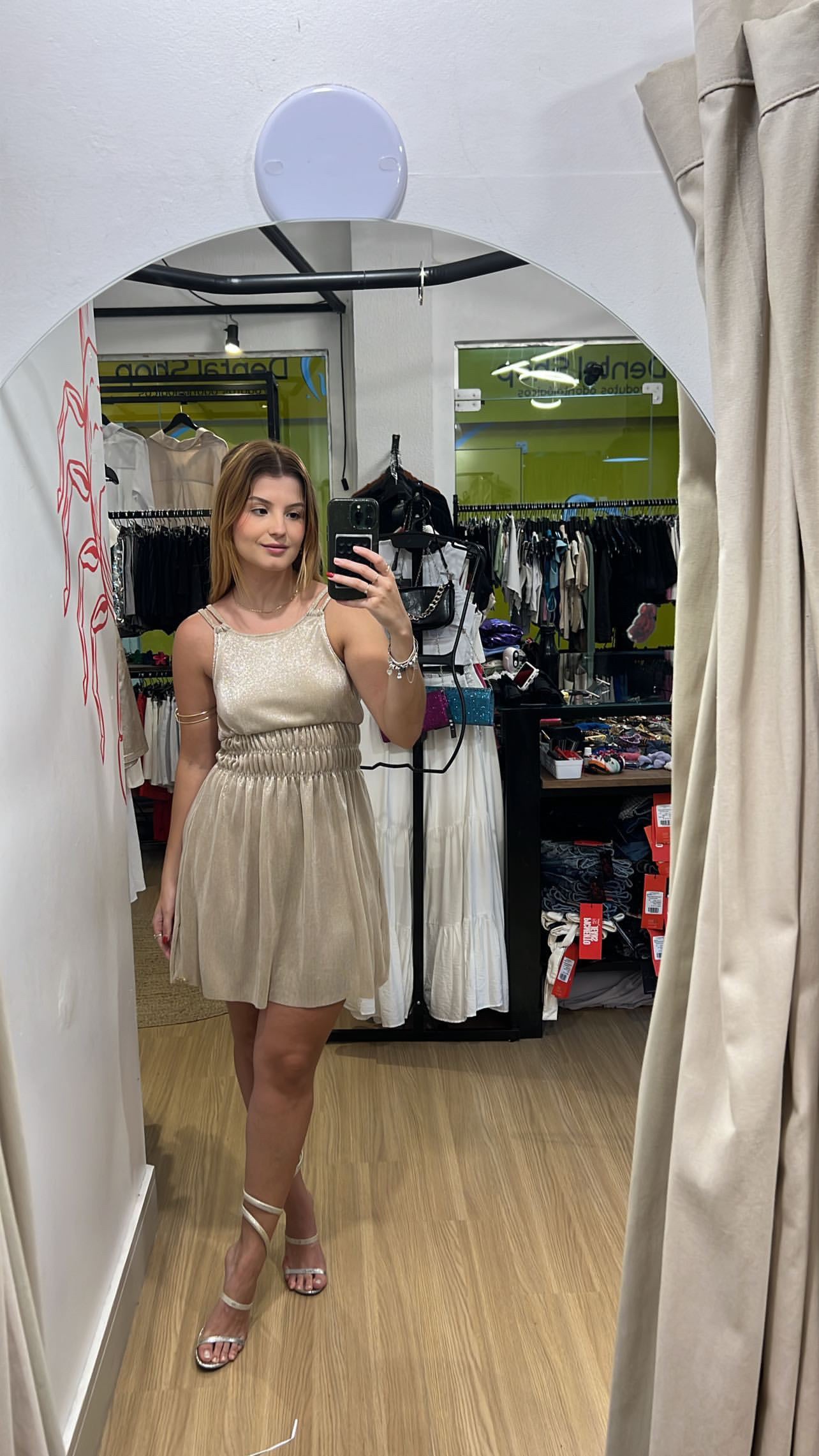 Vestido brilho dourado