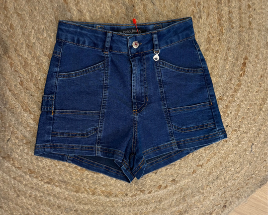 Shorts jeans com detalhes em costura