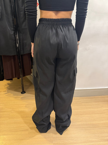 Calça cargo com cordão