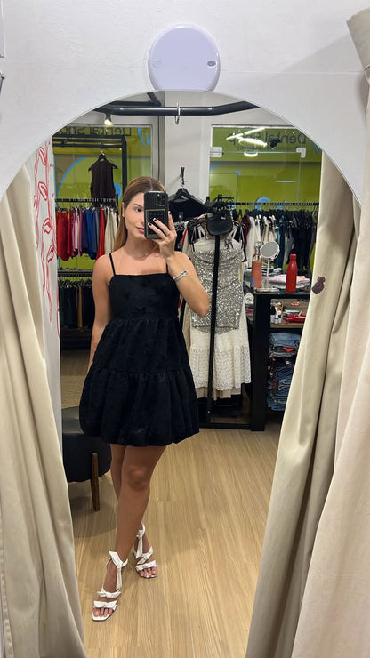 Vestido preto balonê com renda