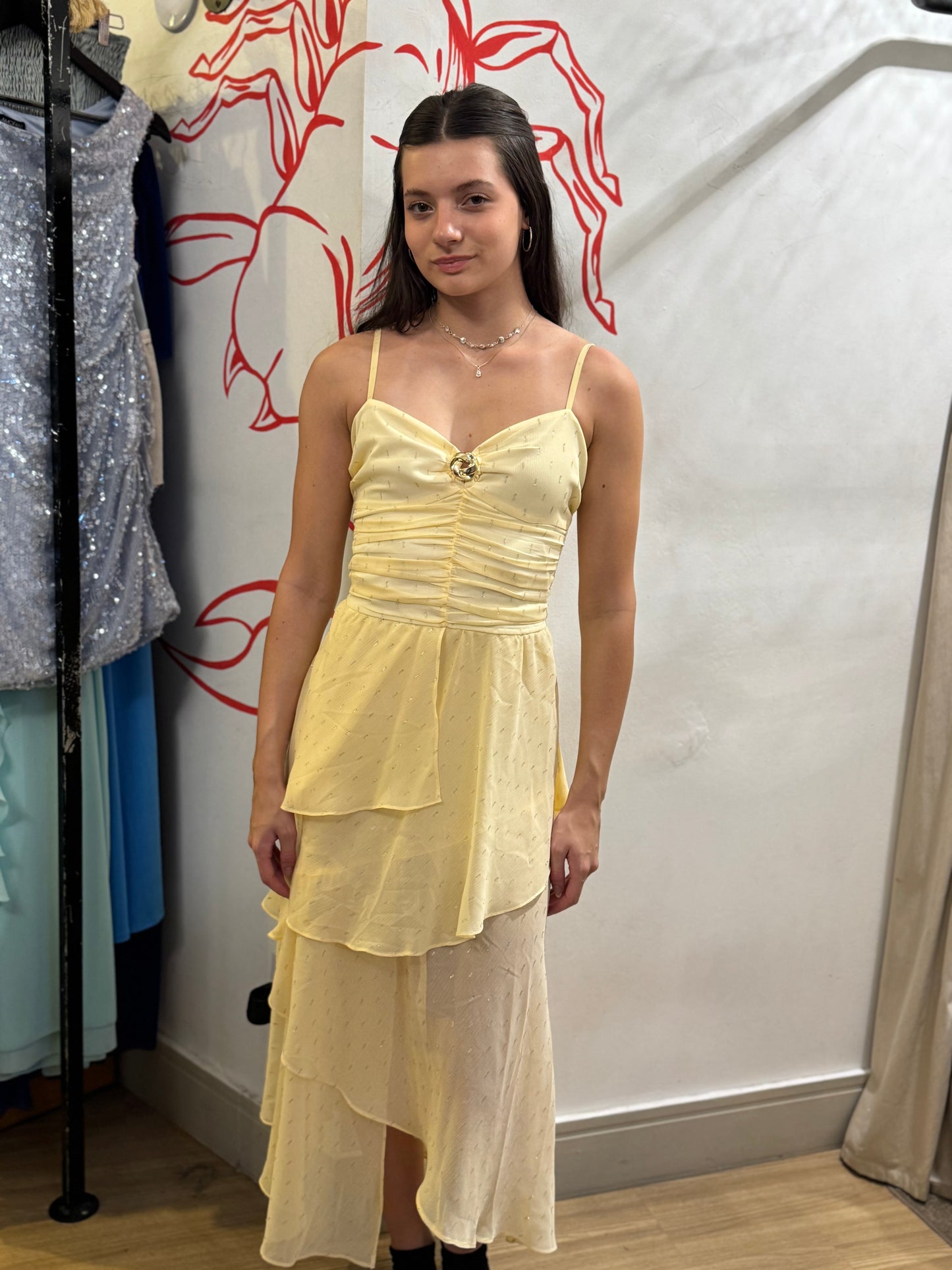 Vestido amarelo manteiga com babados