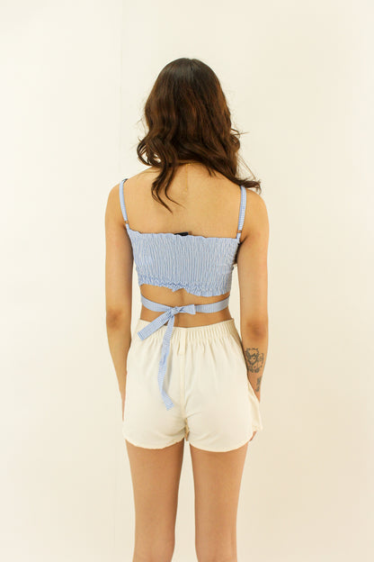 Conjunto de Cropped de listras com recorte na cintura e shorts saia cargo