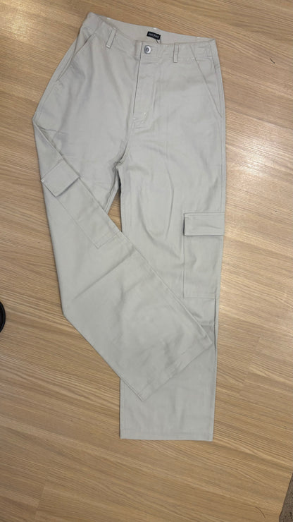 Calça cargo cinza escuro