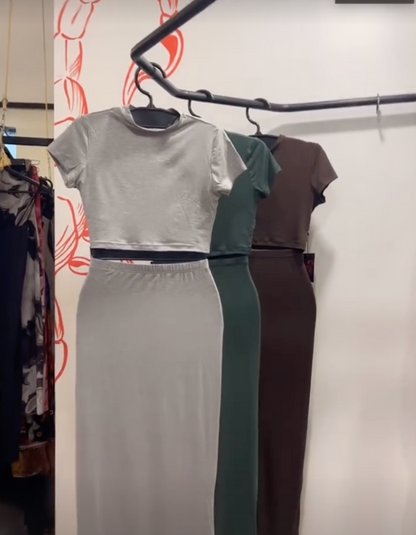 Conjunto de saia e cropped