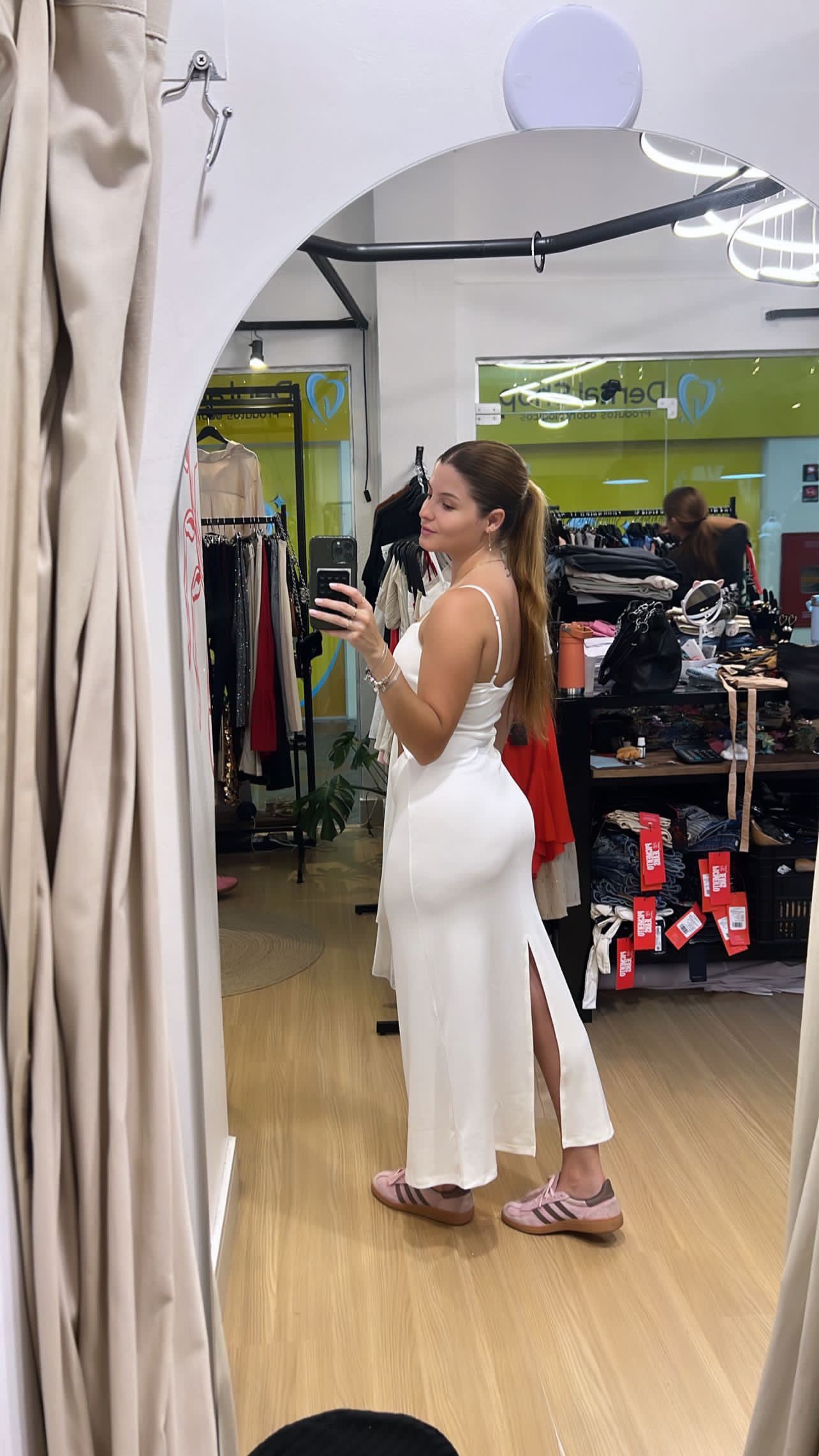 Vestido midi branco com transpasse