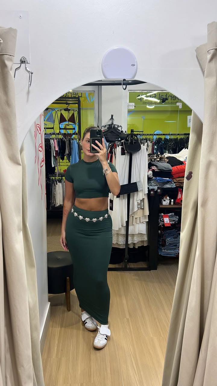 Conjunto de saia e cropped