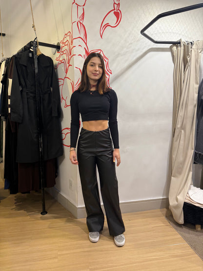 Calça corino sem botão