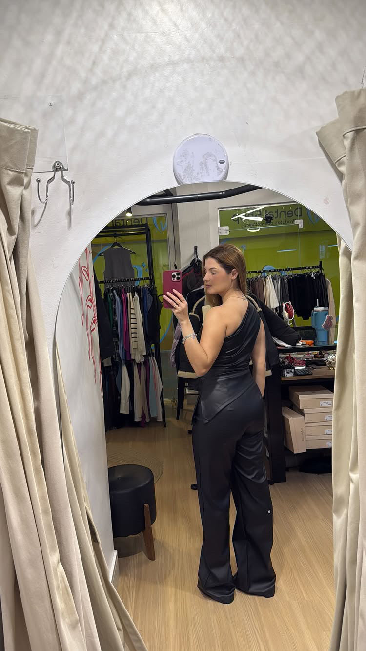 Calça corino sem botão