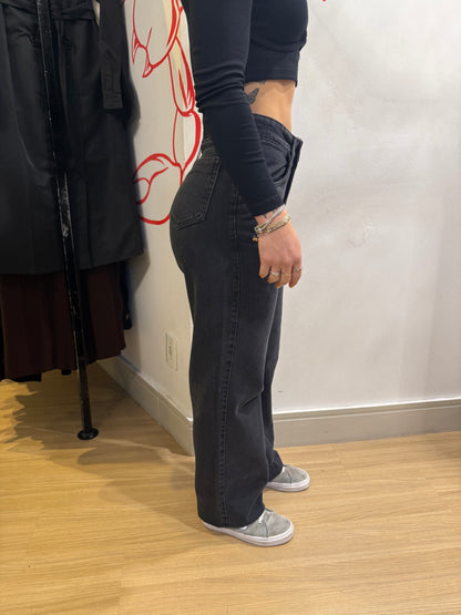 Calça jeans preta estonada