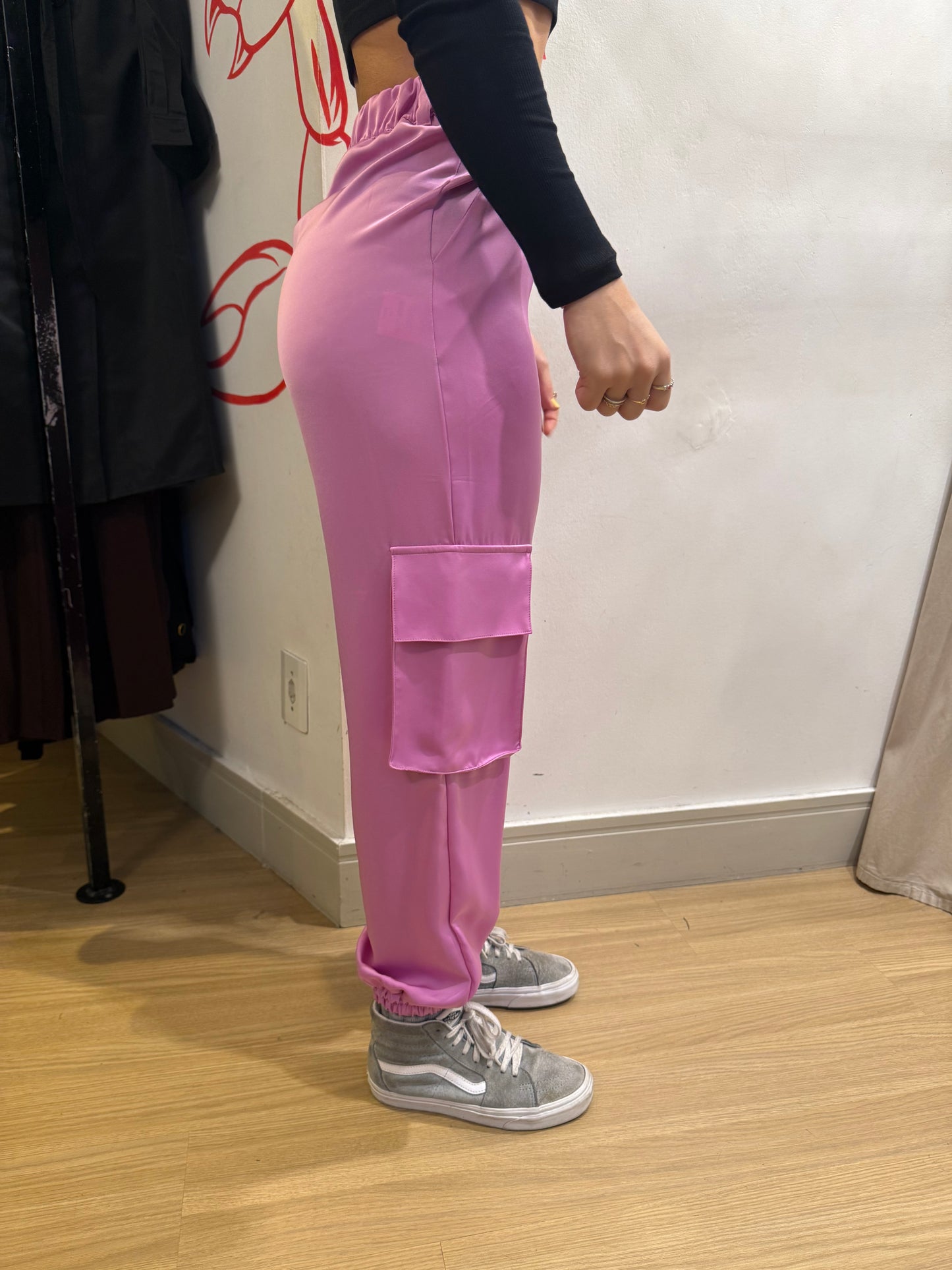 Calça rosa cargo e jogger