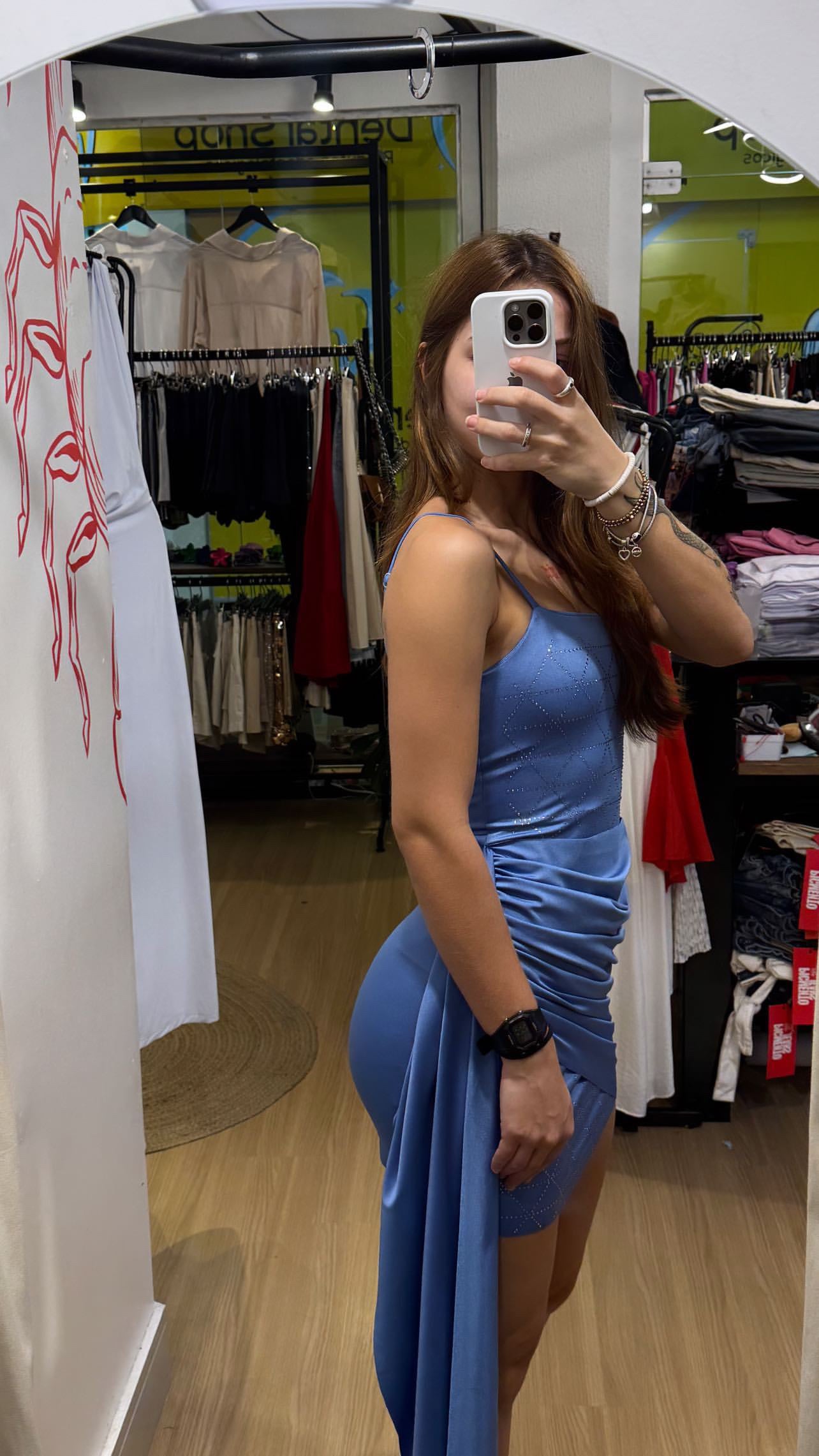 Vestido azul com detalhe de ponta