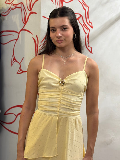 Vestido amarelo manteiga com babados