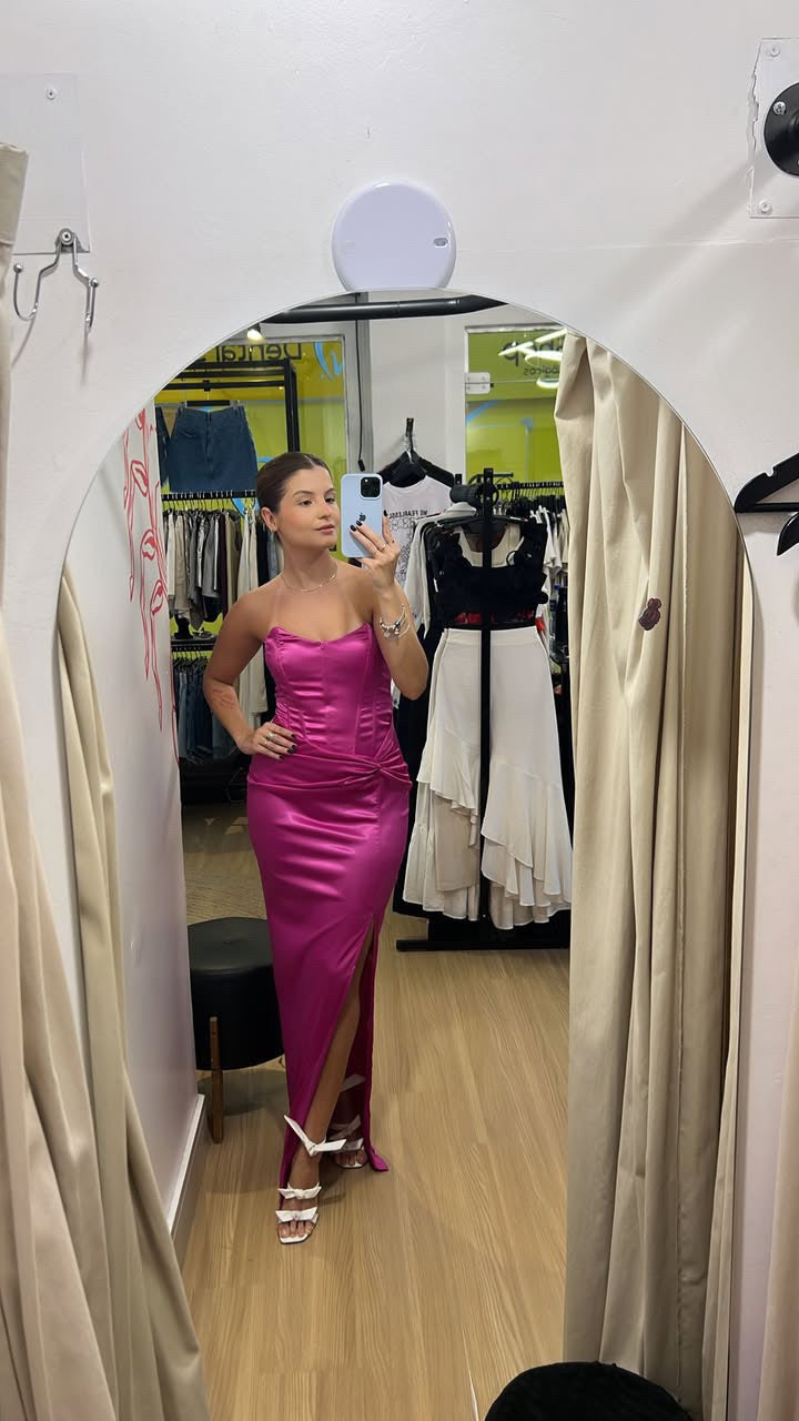 Vestido acetinado com corset e fenda